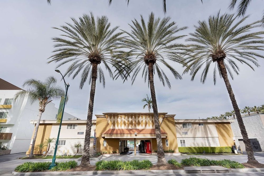 Americas Best Value Inn & Suites Anaheim 1