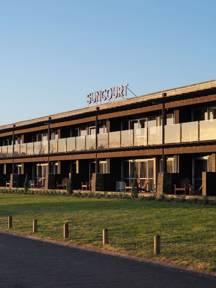 Suncourt Hotel & Conference Centre 1