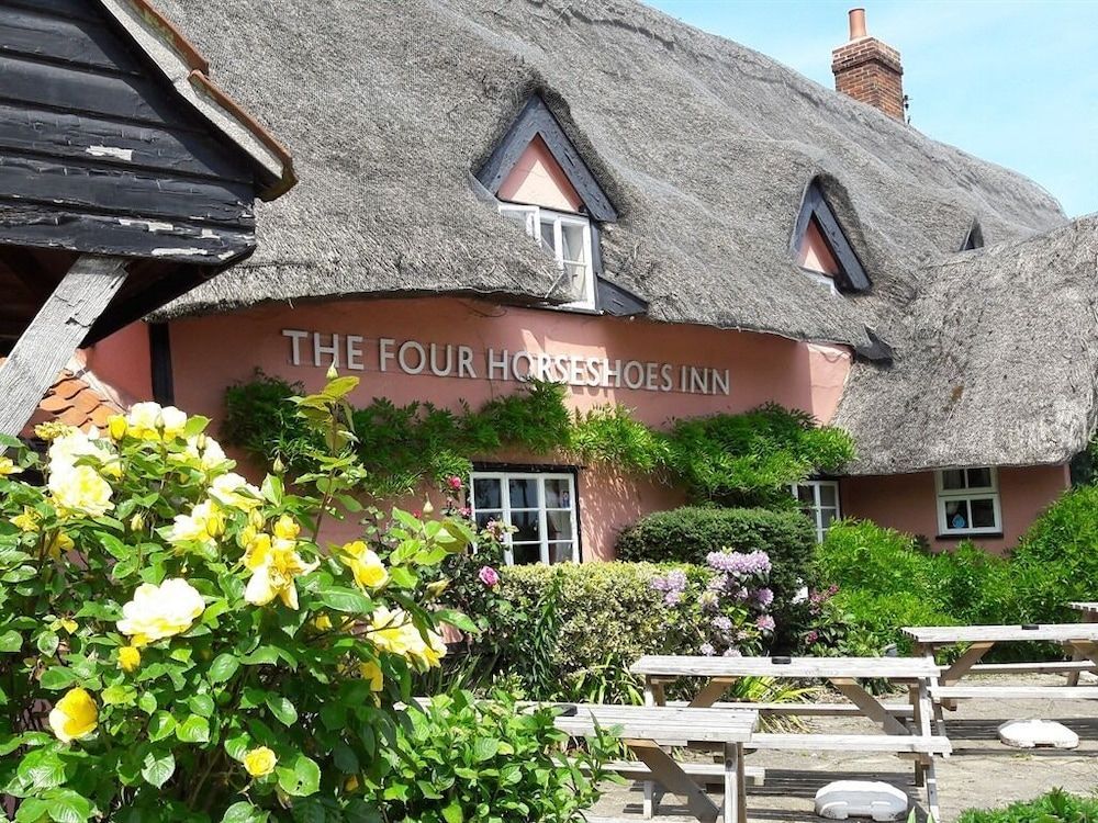 The Four Horseshoes 1