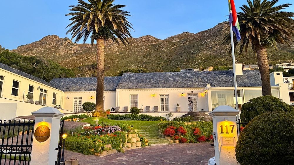 Manor on the Bay 1