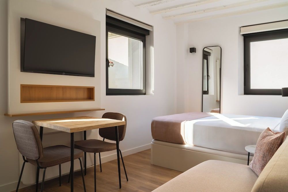 Limehome Pamplona Hilarión Eslava 2