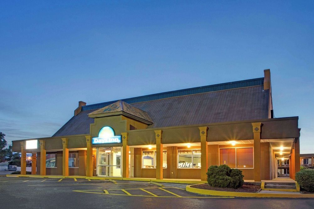 Days Inn by Wyndham Benson 1