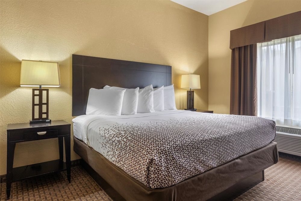 Best Western Bastrop Pines Inn 1