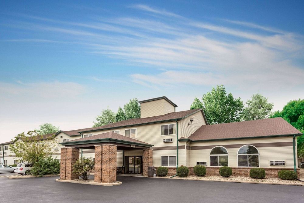 AmericInn by Wyndham Streator 1
