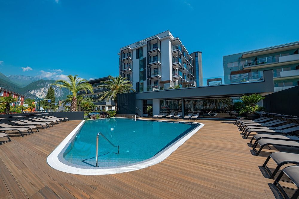 Lake Front Hotel Mirage 1