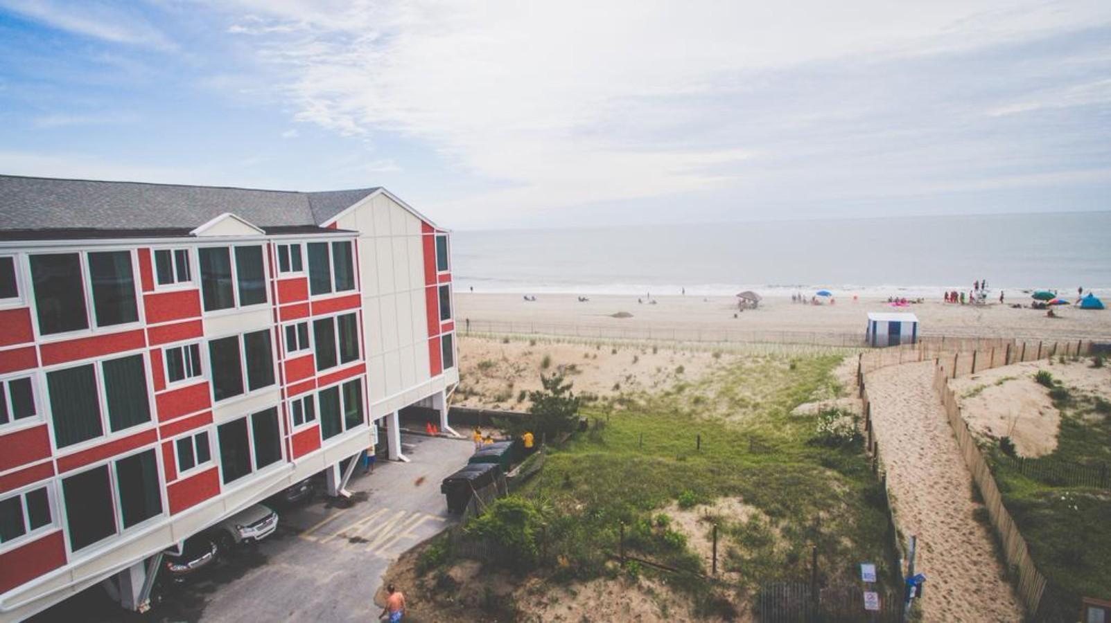 Surf Club Oceanfront Hotel 2