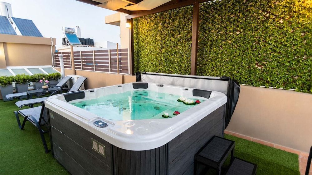 Fems Luxury 3-level Home w Private Jacuzzi 1