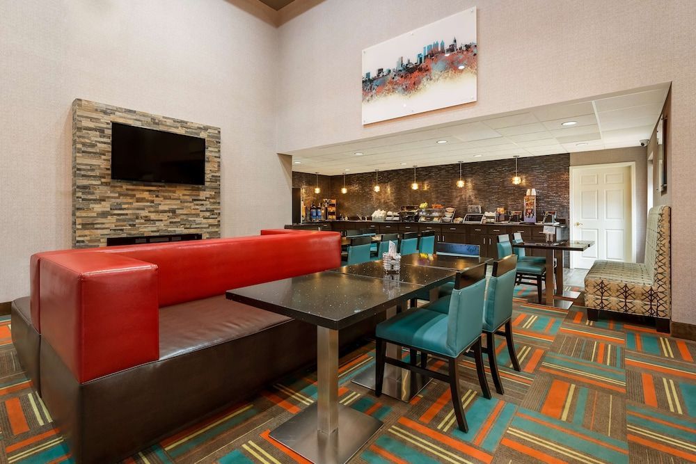 Best Western Bradbury Inn & Suites 2