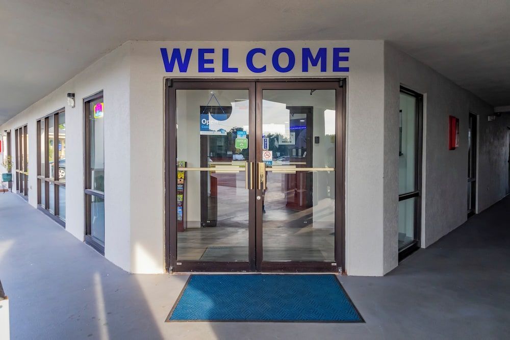 Galaxy Inn & Suites 2