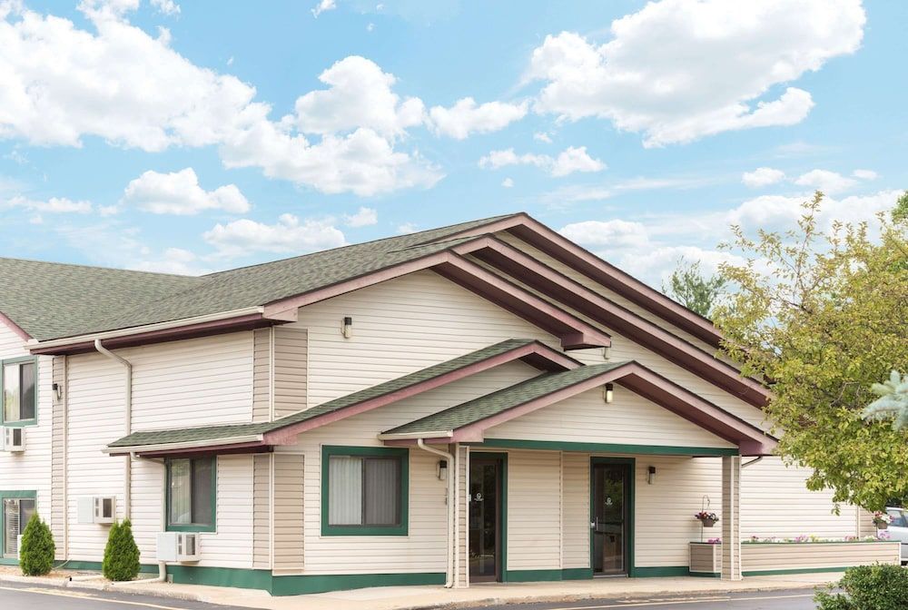 Super 8 by Wyndham Twinsburg/Cleveland Area 1
