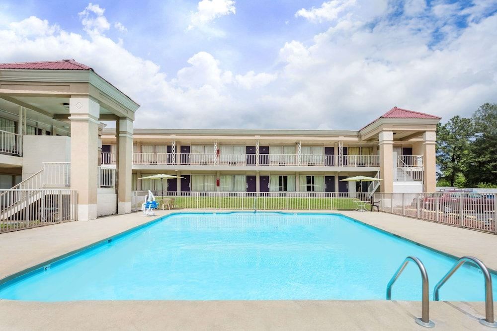 Days Inn by Wyndham Greensboro Airport 1