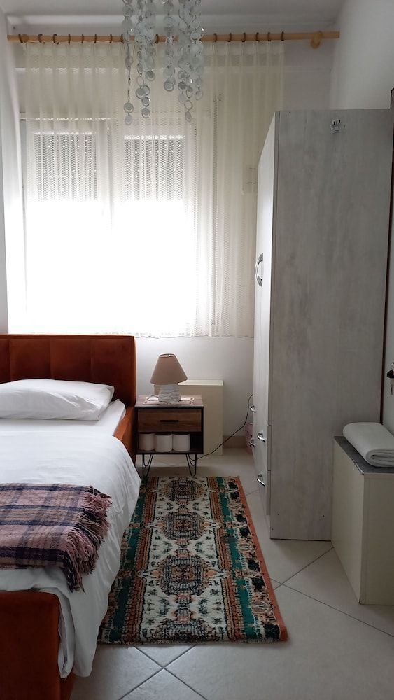 Isabel Rooms 2