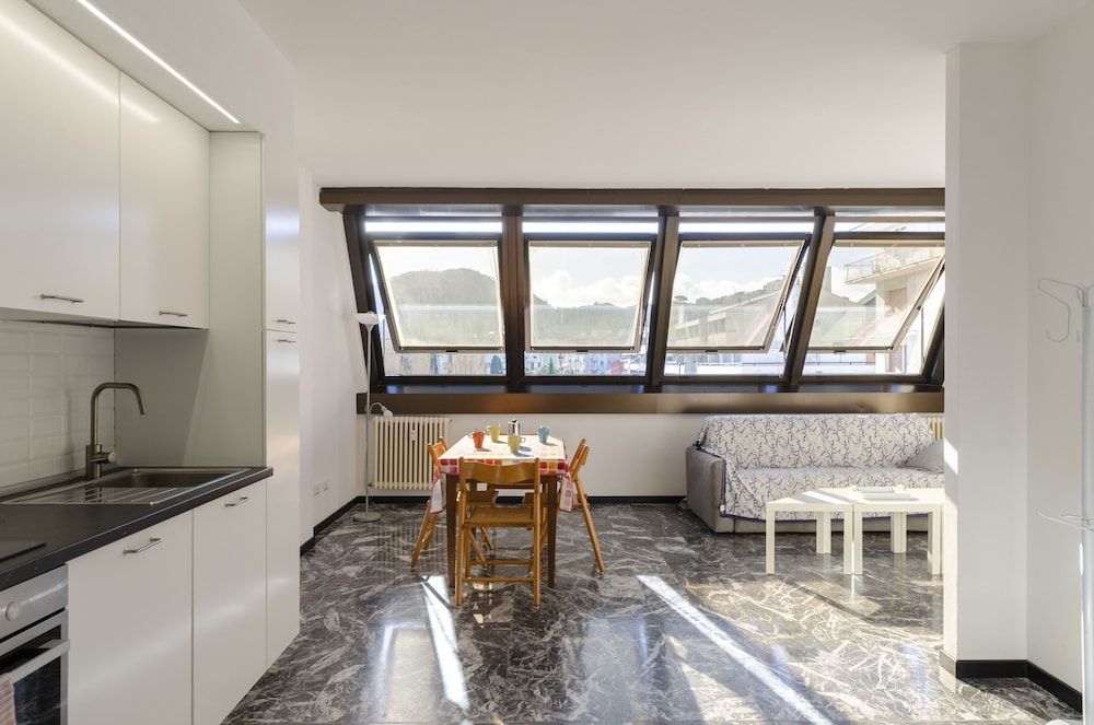 JOIVY Spacious Apt for 6, Near Train Station and Beach 2