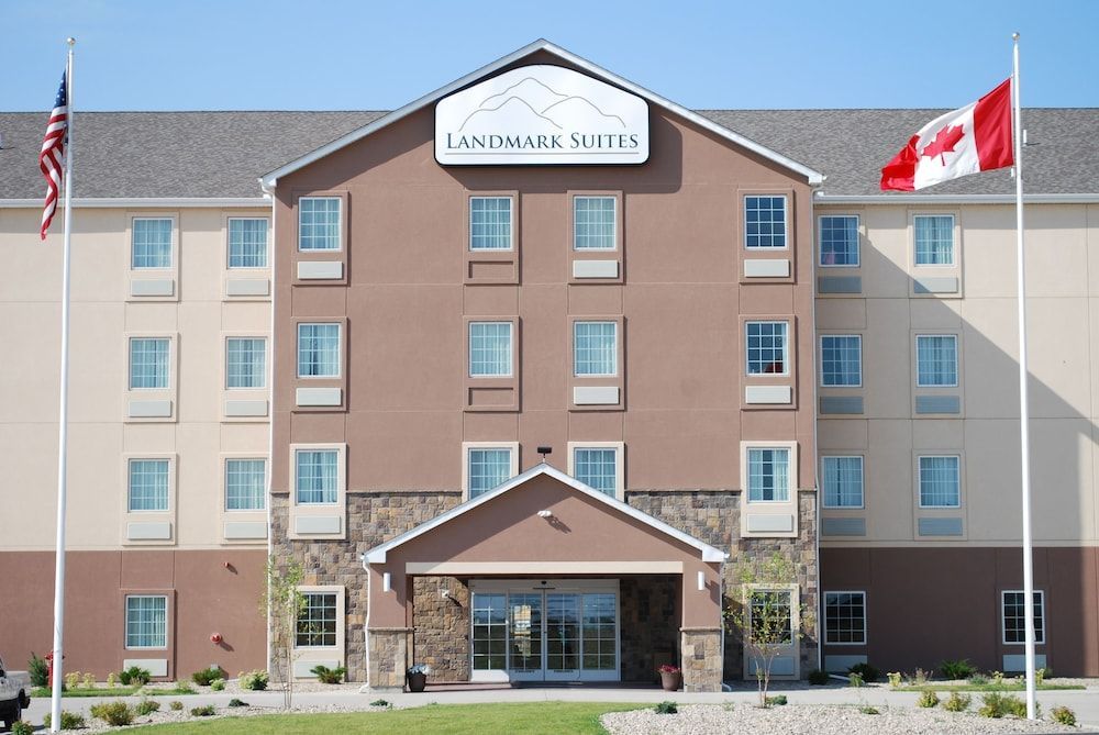 Landmark Suites - Williston 1