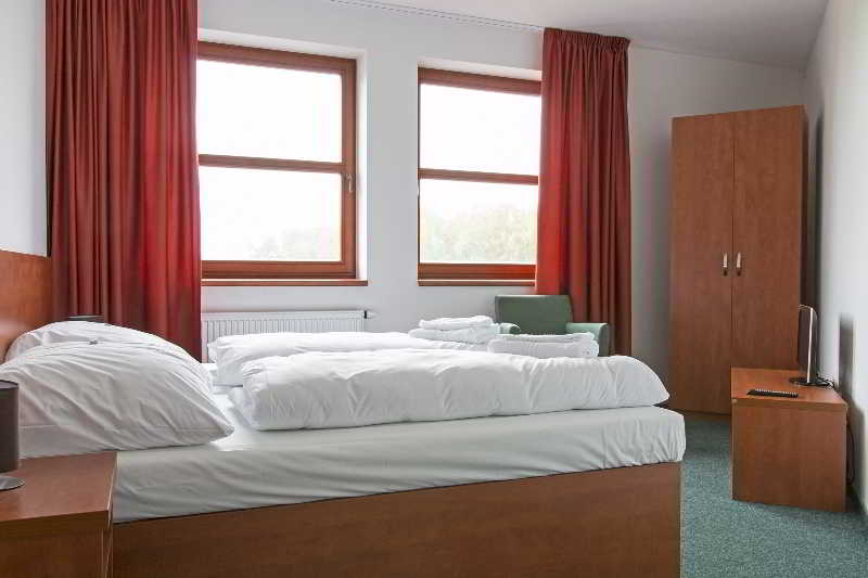 Nantes - Prague Airport - Sporthotel Hostivice - Prague Airport