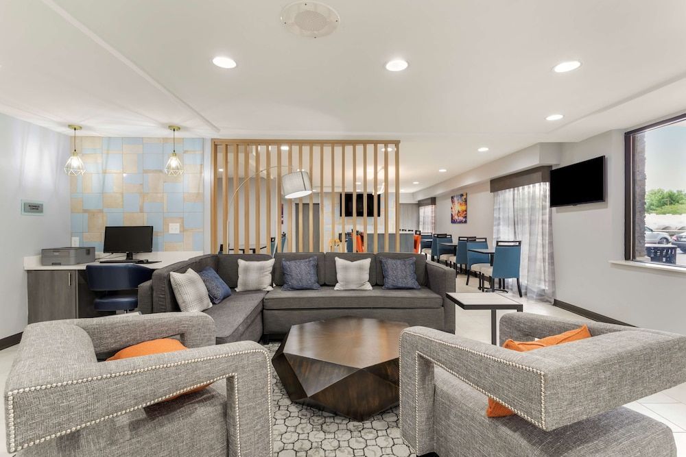 Best Western Plus Cleveland Inn & Suites 2