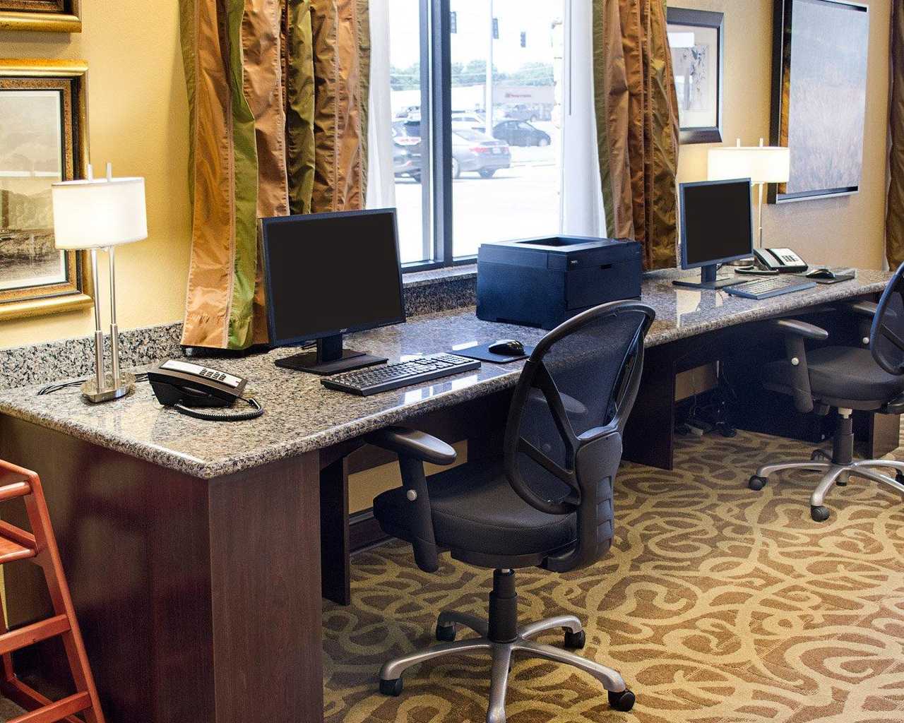 Comfort Suites Greenwood 2