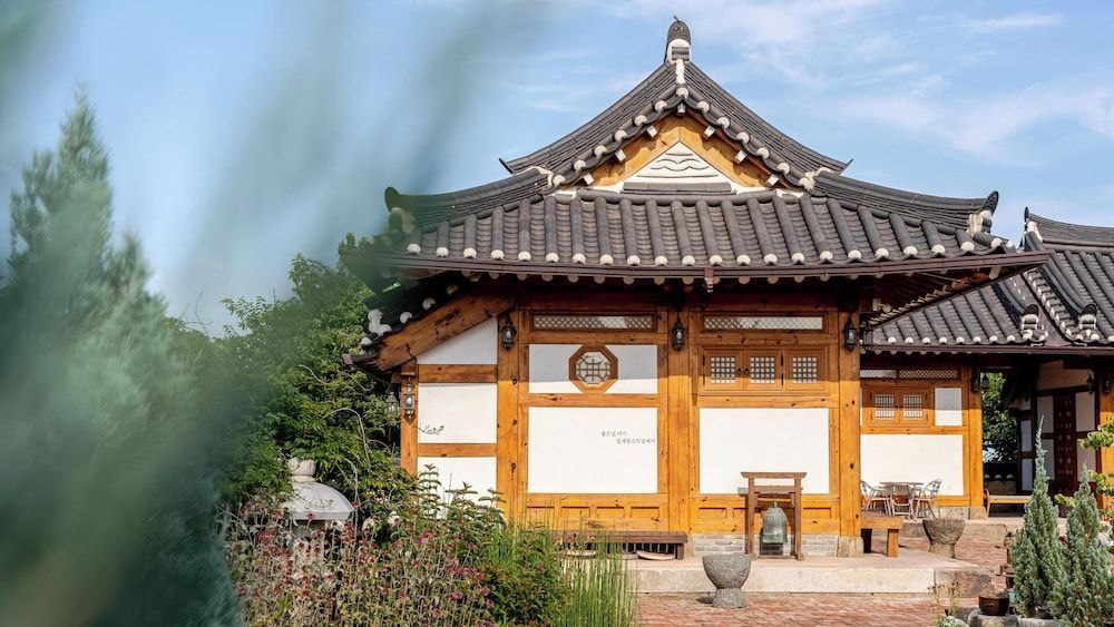 Gyeongju Ipsaedalseumeunal 1