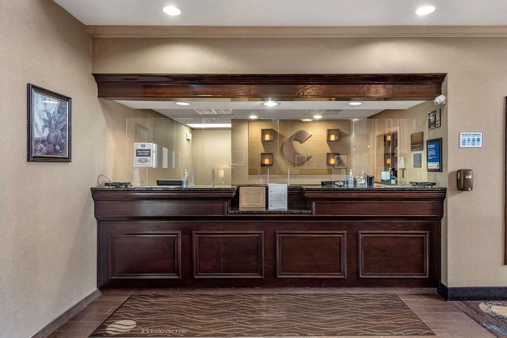 Comfort Inn & Suites Warsaw near US-30 2