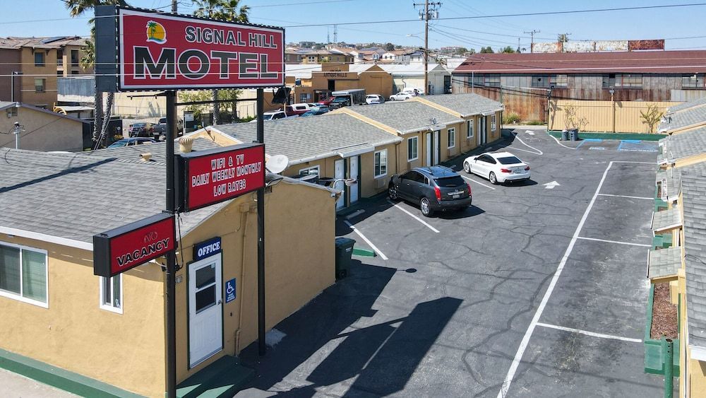 SIGNAL HILL MOTEL BEACH MOTEL 1