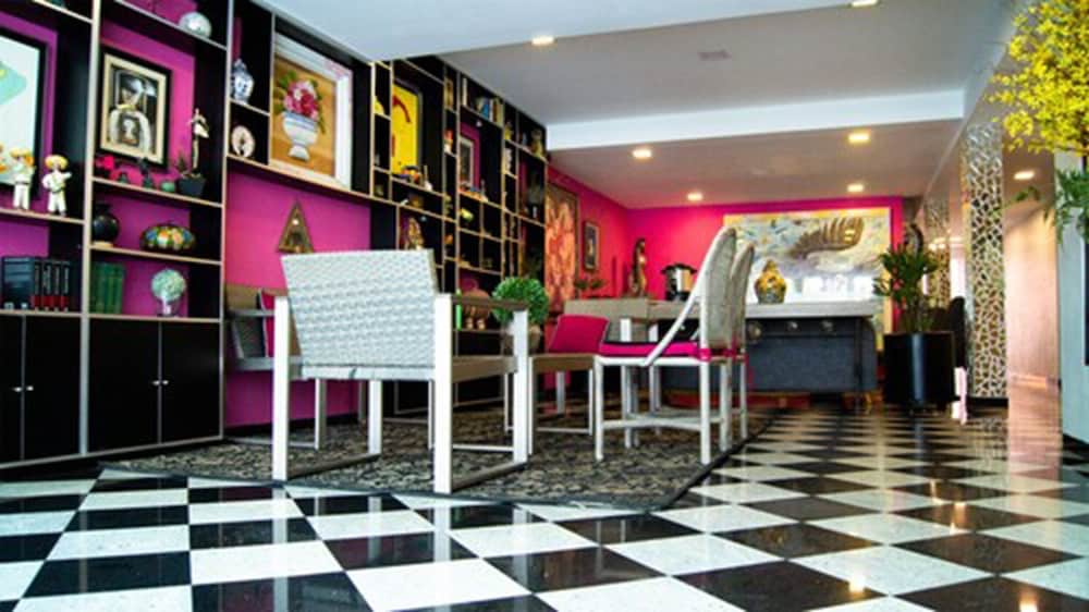 Hotel Dharma 1