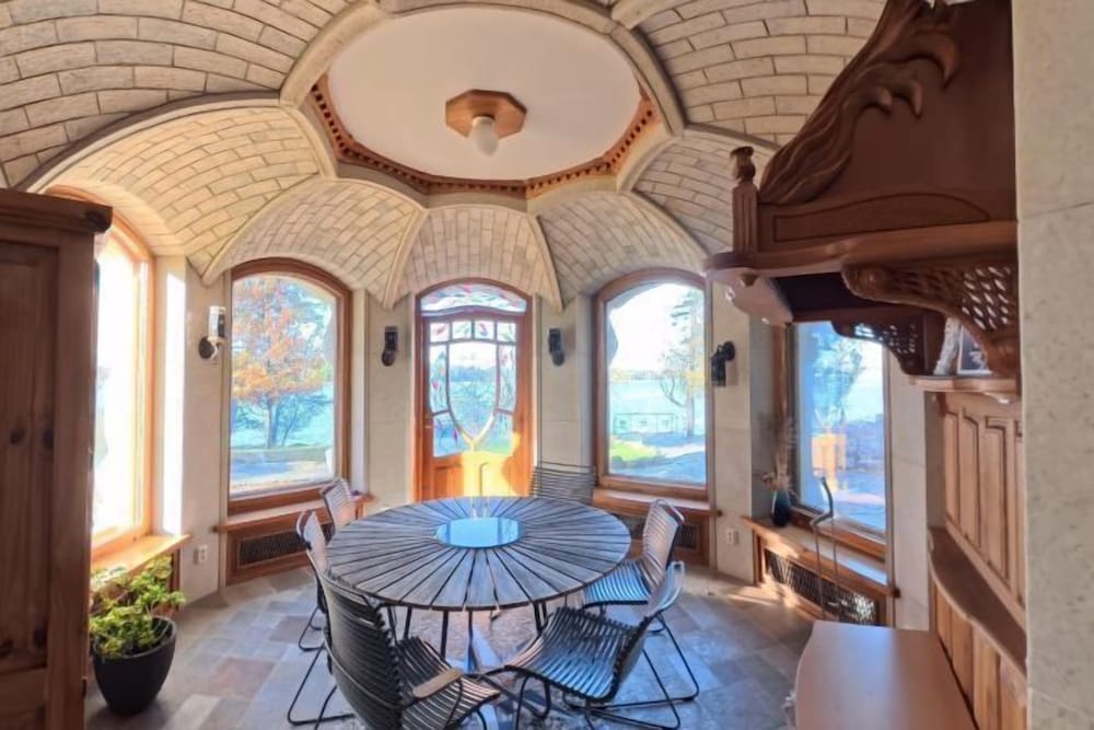 Pinecrest Villa - Castle Style Living on Seaside 1