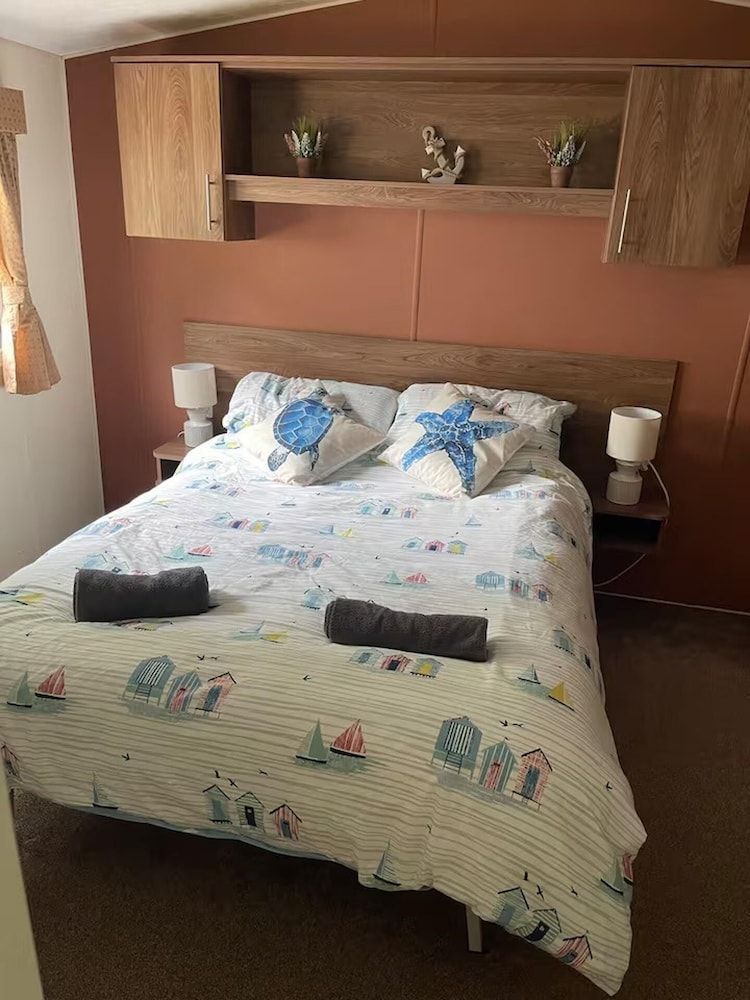 Cabin Sleeps 6 with Garden and Pets Welcome 1