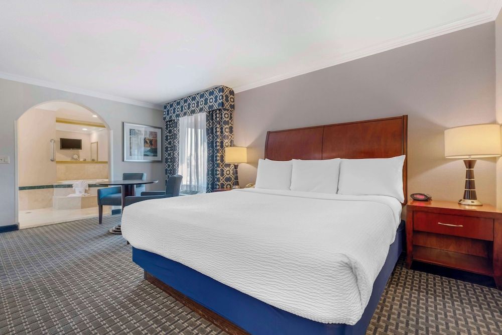 Best Western Plus Marina Shores Hotel 1