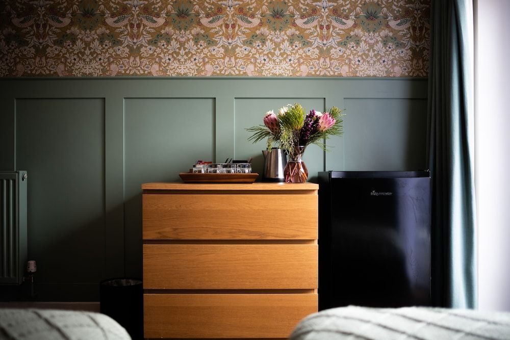 Stonehenge Courtyard 1