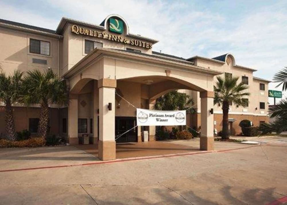 Quality Inn & Suites Near University 1