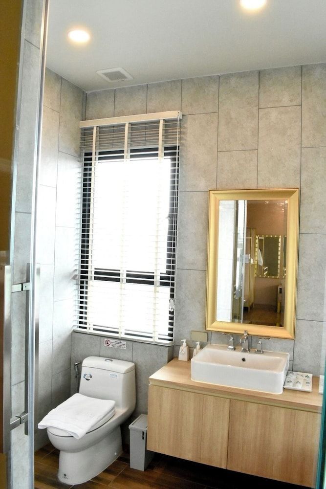 Siri Oriental Bangkok Hotel 1