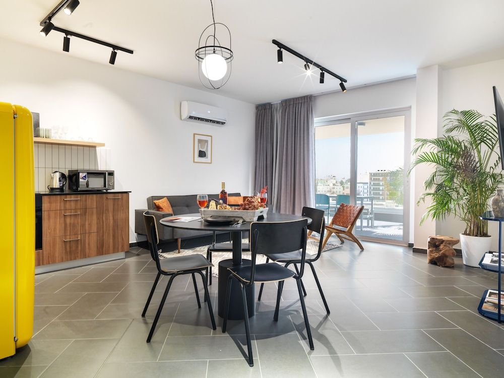 LIV URBAN Suites 1