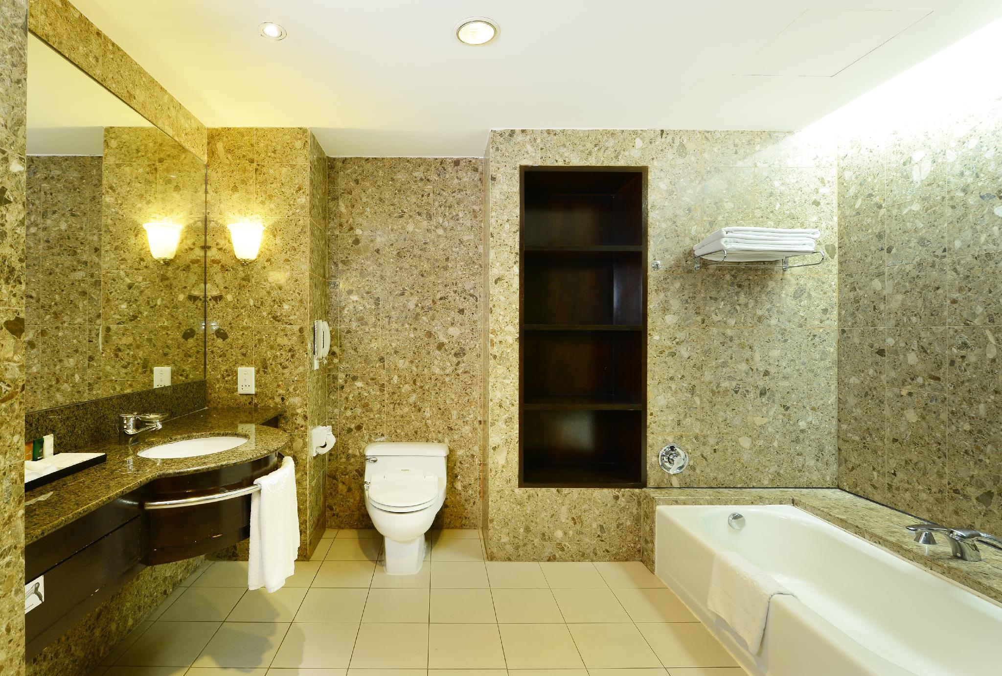 Pacific Regency Hotel Suites 2