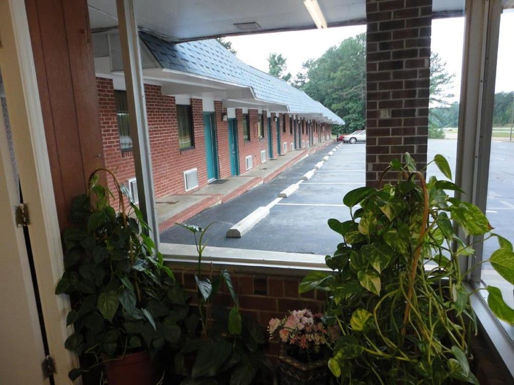 Budget Inn Franklinton 1