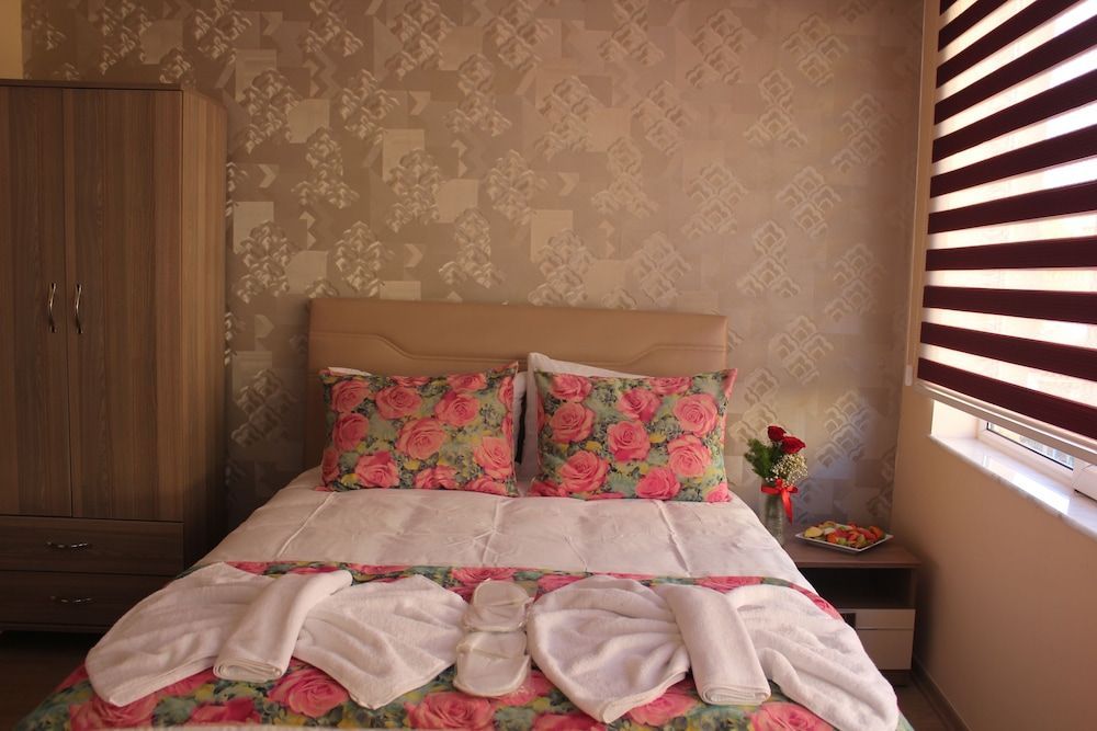 Gorur Suite 1