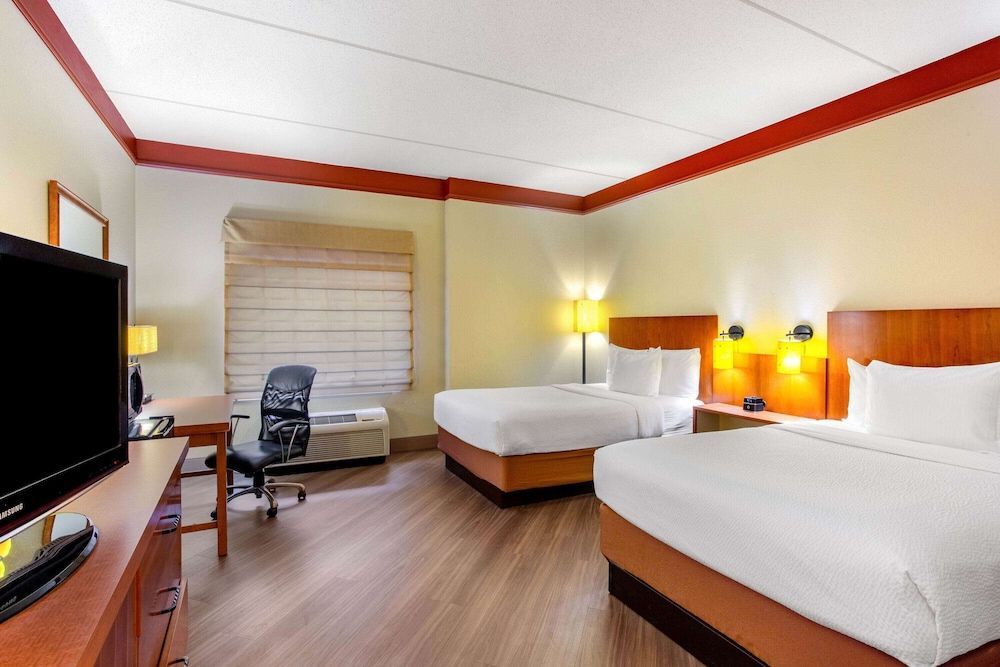 La Quinta by Wyndham Raleigh Crabtree 1