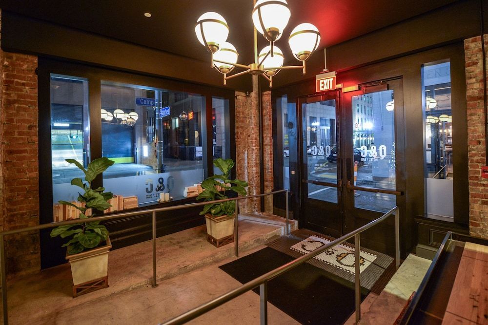 Q&C Hotel and Bar New Orleans, Autograph Collection 2