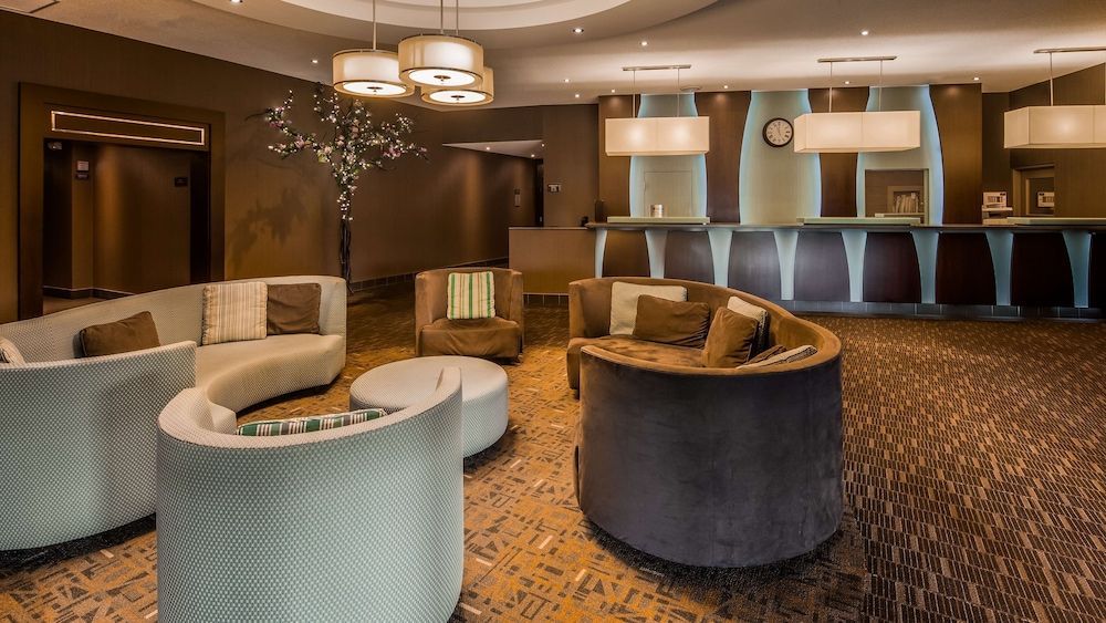 Best Western Plus Guildwood Inn 2