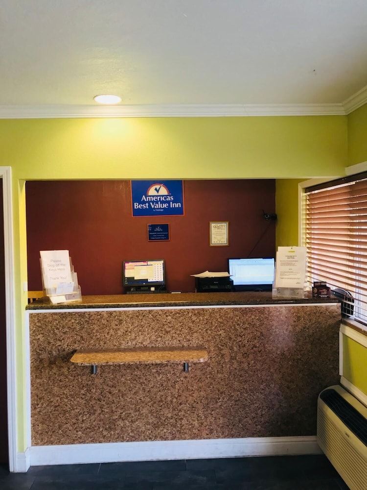 Americas Best Value Inn Visalia 2