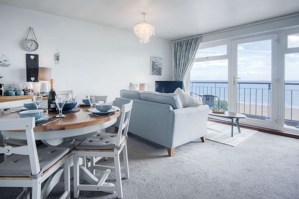 17 Beach Court - 2 Bed Apartment - Saundersfoot 1