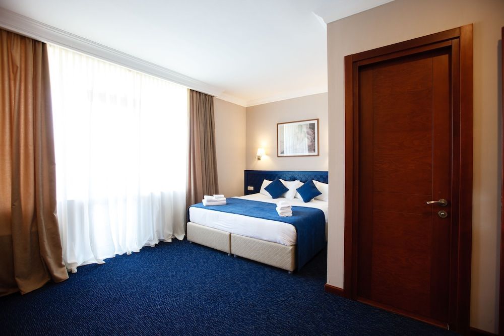 Cruise Hotel 1