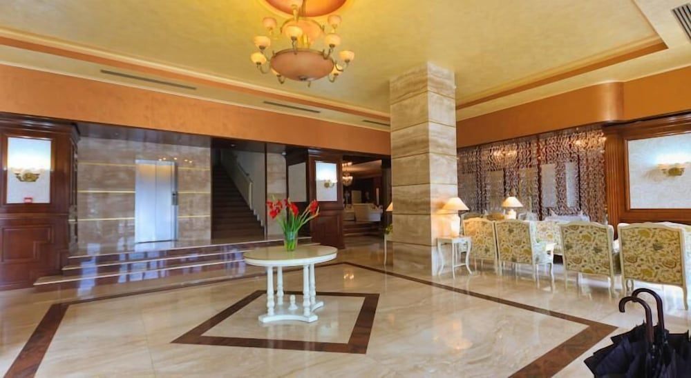 Hotel Roman by Dumbrava Business Resort 2