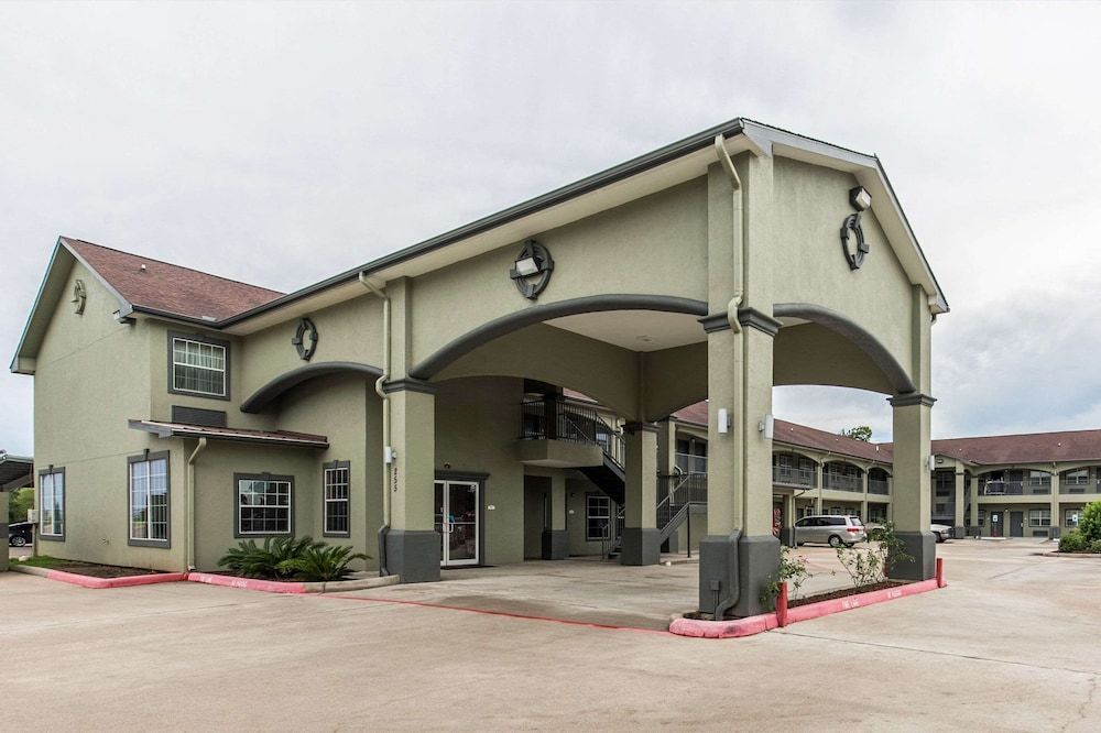 Quality Inn & Suites Bridge City Orange 1