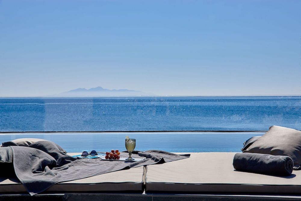 Incognito Beach Villa Santorini 1