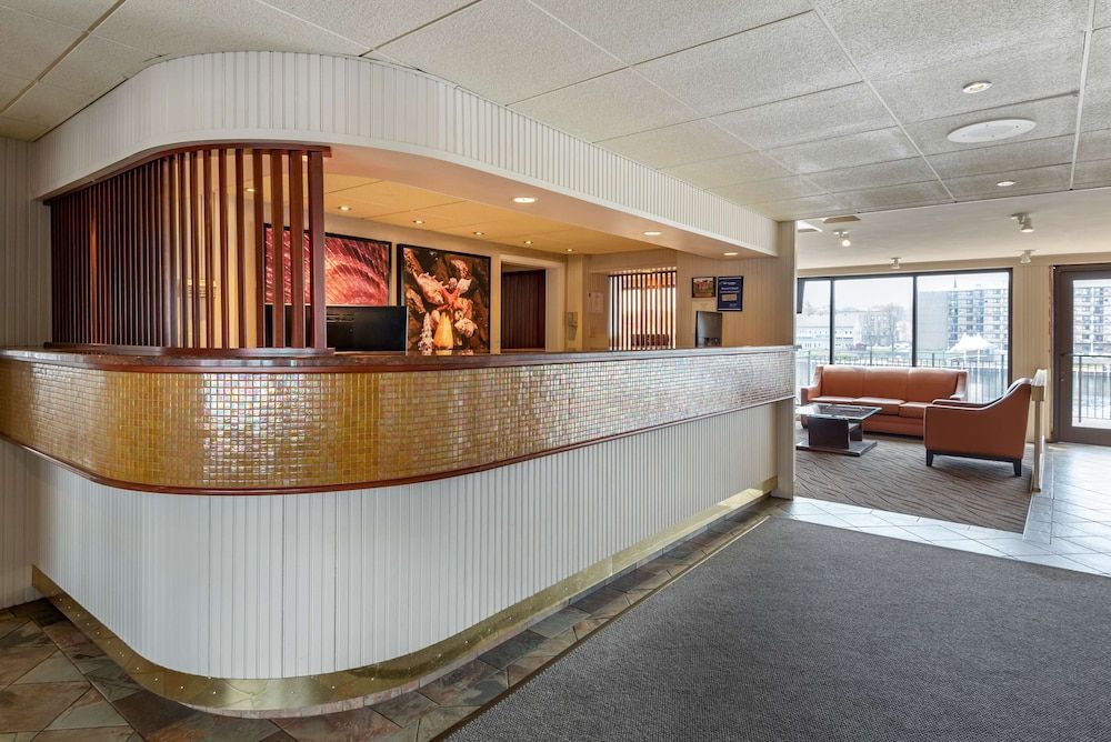 Best Western Plus Oswego Hotel and Conference Center 2