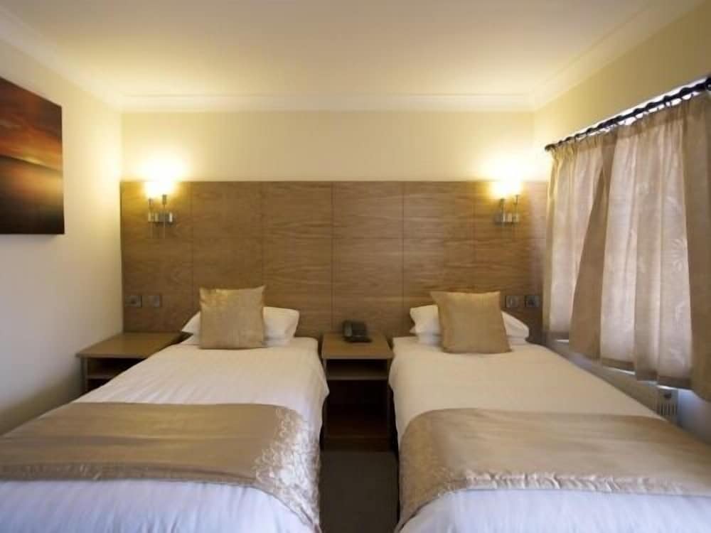 Royal Hotel 2