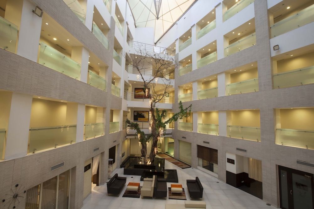 Avalon Courtyard 1