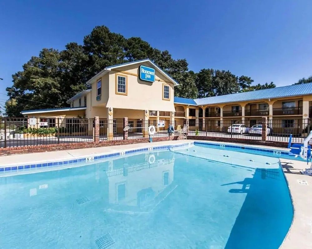 Days Inn by Wyndham Calhoun GA I-75 and US-41 1