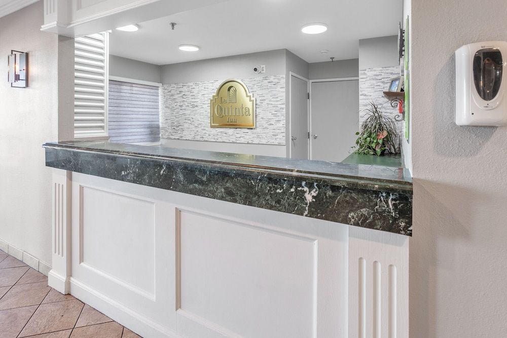 La Quinta Inn by Wyndham Cleveland Independence 2