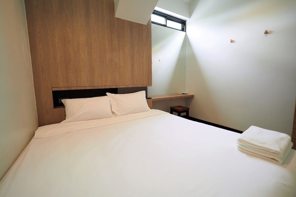 T Hostel at Victory Monument 1